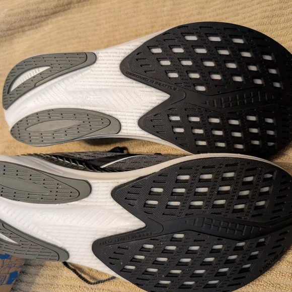 Brooks Hyperion GTS Black and White Athletic Shoes - Picture 4 of 5